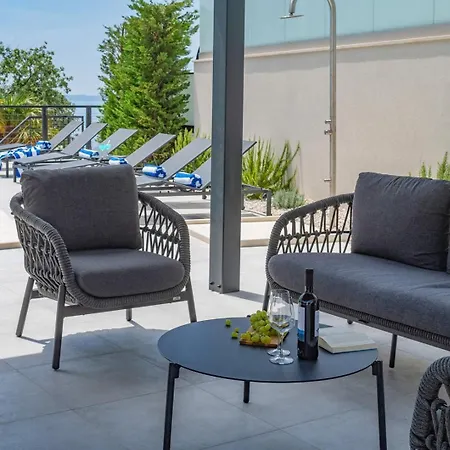 New Apolina 4 En-suite Bedrooms, Sea Views Ποντστράνα