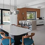 Apolina 4 En-suite Bedrooms, Sea Views * 포드스트라나