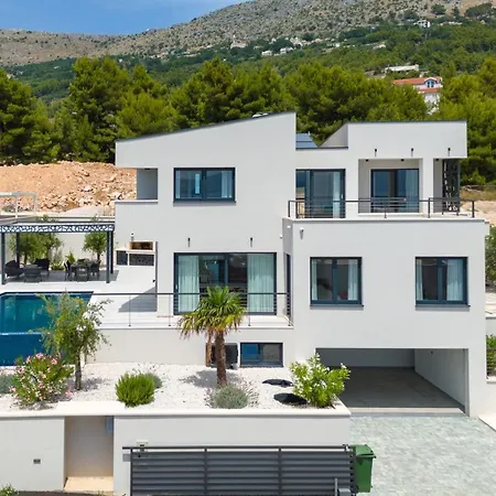 Apolina 4 En-suite Bedrooms, Sea Views *