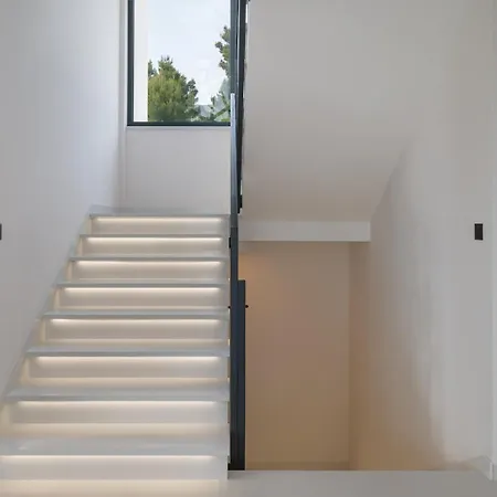 Apolina 4 En-suite Bedrooms, Sea Views 珀德垂那