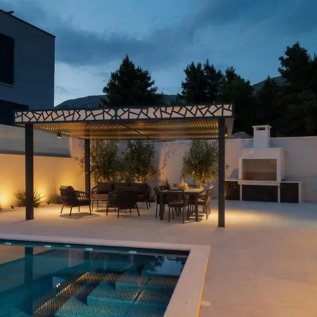 Apolina 4 En-suite Bedrooms, Sea Views *