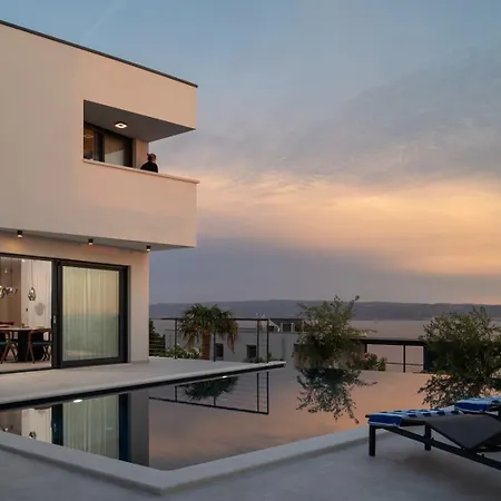 Apolina 4 En-suite Bedrooms, Sea Views *