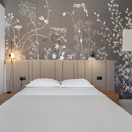 Apolina 4 En-suite Bedrooms, Sea Views *